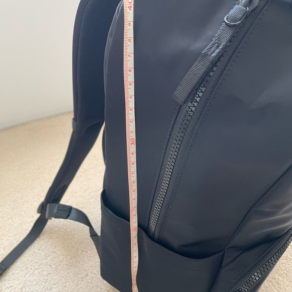 Lululemon Everywhere Backpack 22L - Picture 11 of 14